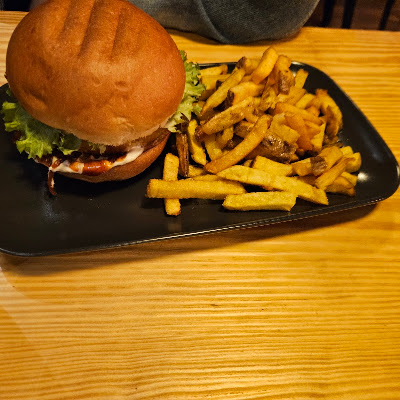 Plat servi chez Côté Burger - Poutine, photographié par Matthieu Saint-Just