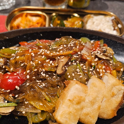 Plat servi chez TOM restaurant coréen, japonais et mongole, photographié par Pierre GS