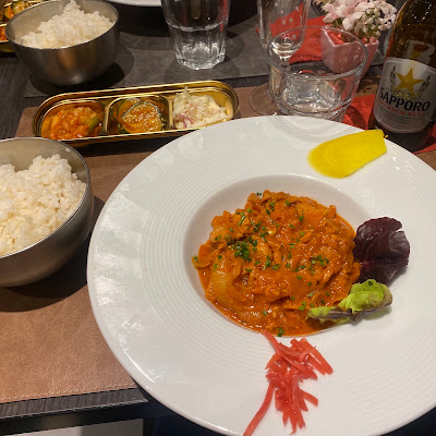Plat servi chez TOM restaurant coréen, japonais et mongole, photographié par Laura L