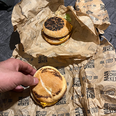 Plat servi chez Chicken Street Annecy Naan & Fried Chicken, photographié par Annecy Driver 74