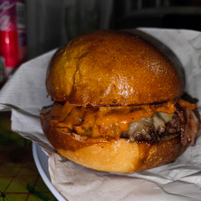 Plat servi chez Food truck Le Mont’Burger, photographié par Tristan