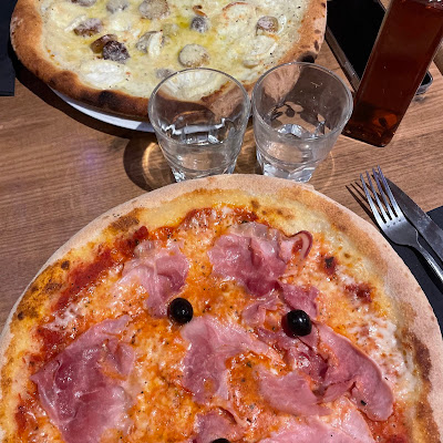 Plat servi chez Momento Pizzas, photographié par Mathilde Chevée