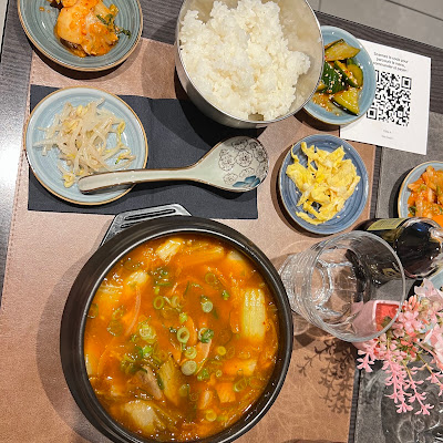 Plat servi chez TOM restaurant coréen, japonais et mongole, photographié par Laurie