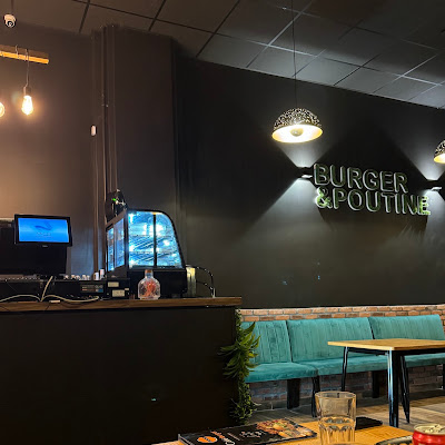 Plat servi chez Côté Burger - Poutine, photographié par Ahmet Tarhan