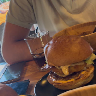Plat servi chez Côté Burger - Poutine, photographié par Gérard Géraldine