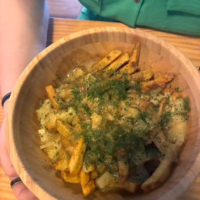 Plat servi chez Côté Burger - Poutine, photographié par Antonio Vargas