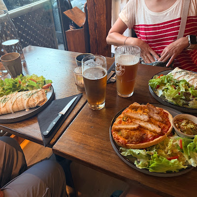 Plat servi chez 𝒟𝑒𝓁𝓅𝒽’𝓈, photographié par Luca