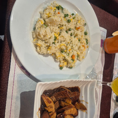 Plat servi chez Saveur Sans Frontière, photographié par Mini Crotte