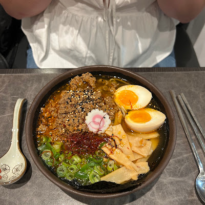 Plat servi chez TOM restaurant coréen, japonais et mongole, photographié par Romain THEVENARD