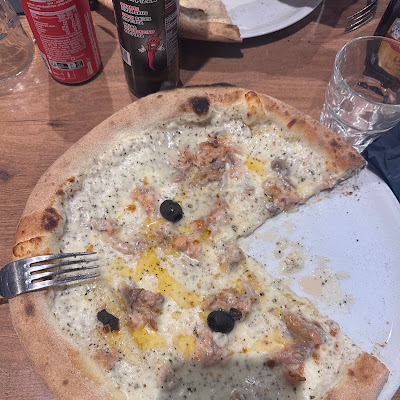 Plat servi chez Momento Pizzas, photographié par amir marzak