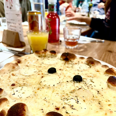Plat servi chez Momento Pizzas, photographié par Emilie Ninet