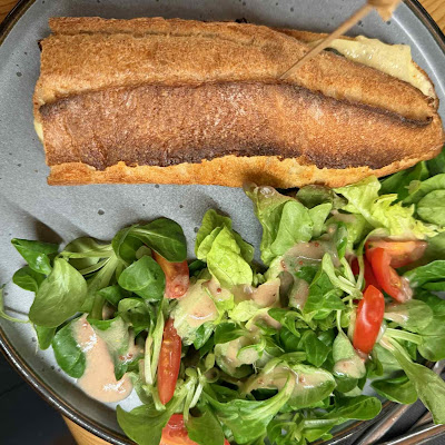 Plat servi chez 𝒟𝑒𝓁𝓅𝒽’𝓈, photographié par Karim Fareh