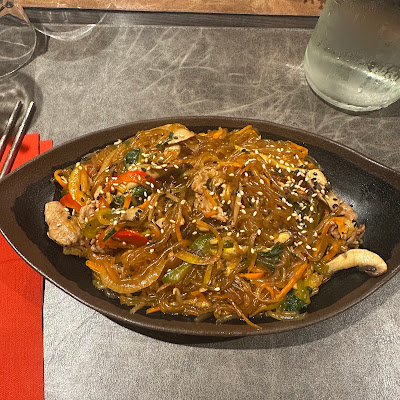 Plat servi chez TOM restaurant coréen, japonais et mongole, photographié par Lydia D