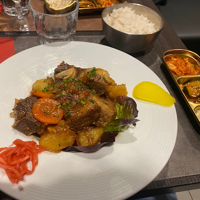 Plat servi chez TOM restaurant coréen, japonais et mongole, photographié par Laura L