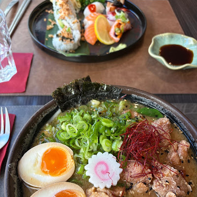 Plat servi chez TOM restaurant coréen, japonais et mongole, photographié par Noémie N