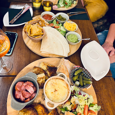 Plat servi chez 𝒟𝑒𝓁𝓅𝒽’𝓈, photographié par Les Deux Gares Restaurant
