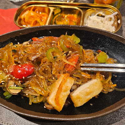 Plat servi chez TOM restaurant coréen, japonais et mongole, photographié par Pierre GS